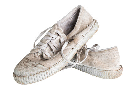 weiße sneaker sauber bekommen